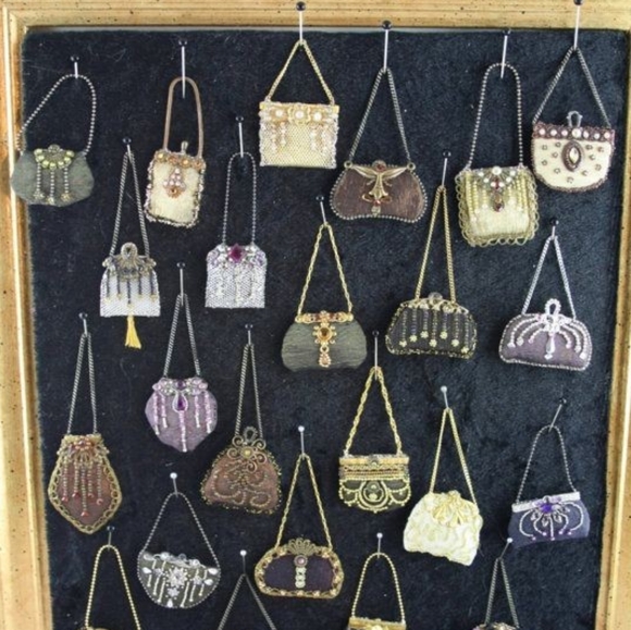 FALL SALE #2 PURSES AND BAGS - Picture 4 of 4